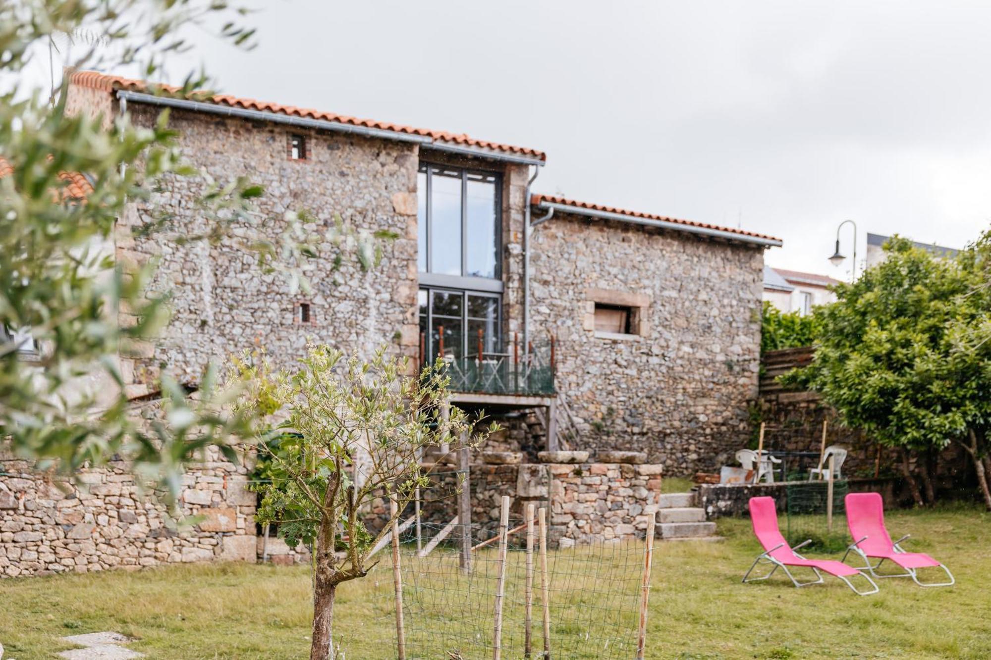 Vila Le Logis Du Prieure Les Châtelliers-Châteaumur Exteriér fotografie